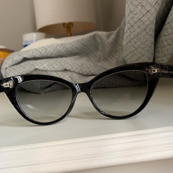 JIMMY CHOO | Black cat-eye shaped frames embellished with glitter Sunglasses - Picture 6 of 9